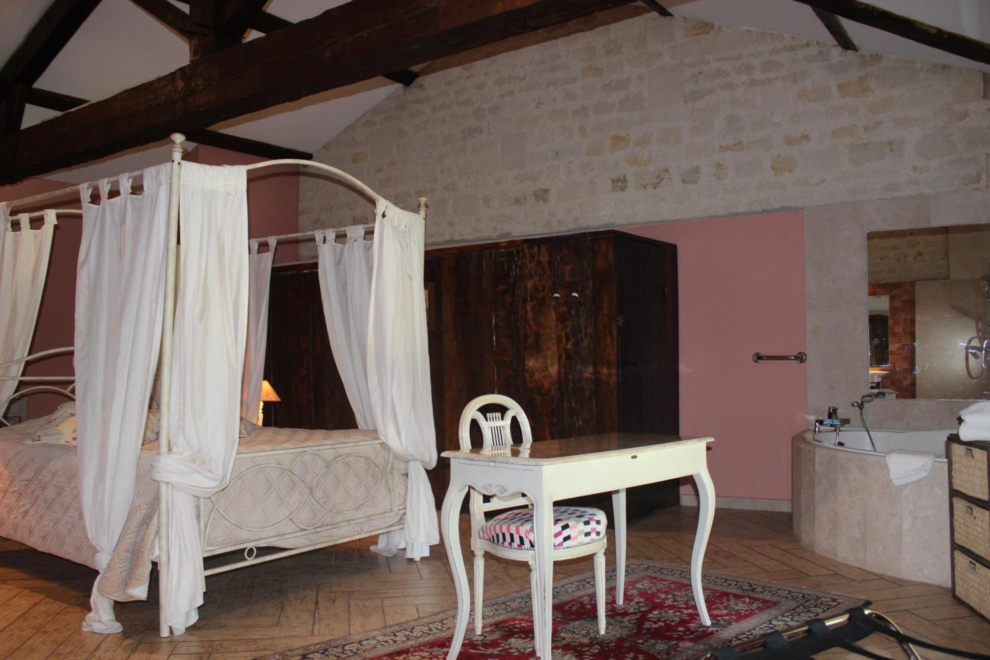 Domaine Des Chais Thenac  Room photo