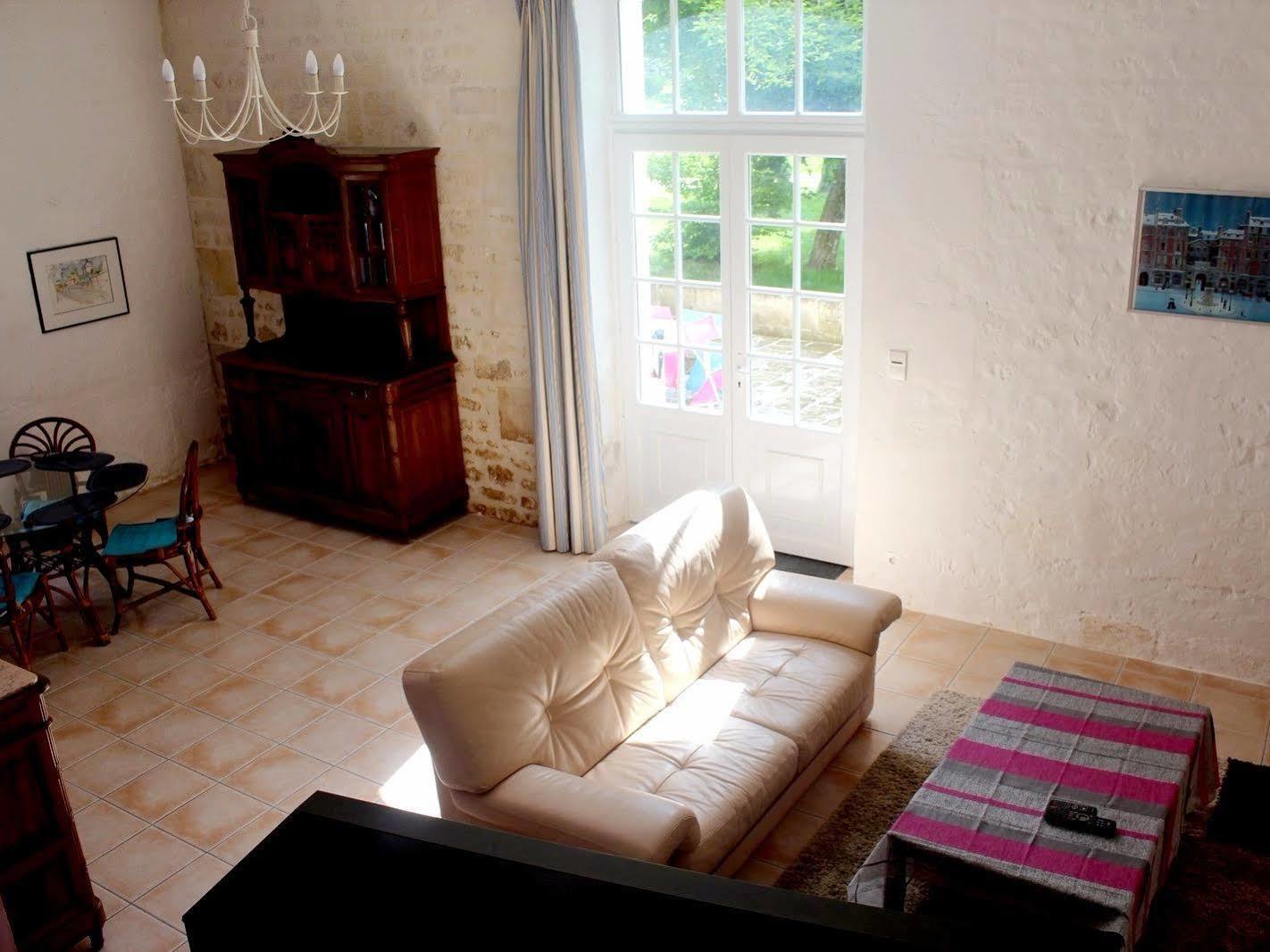 Domaine Des Chais Thenac  Exterior photo
